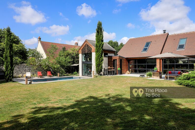 Modernised country house with pool and unoverlooked