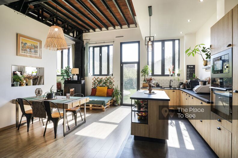 Industrial loft with a nice garden