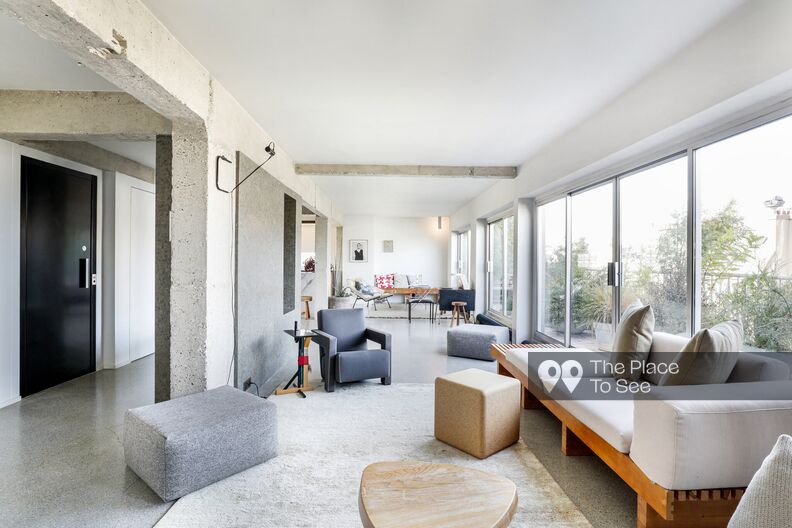 Clean and concrete duplex with rooftop