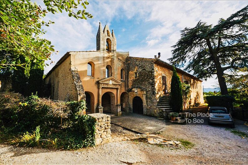 Ancien Couvent du XVIe siècle avec chapelle et cloitre Roman