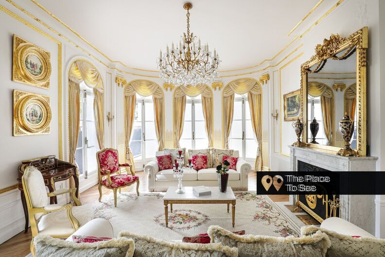 Napoleon III style hotel particulier with columns, gildings and mouldings