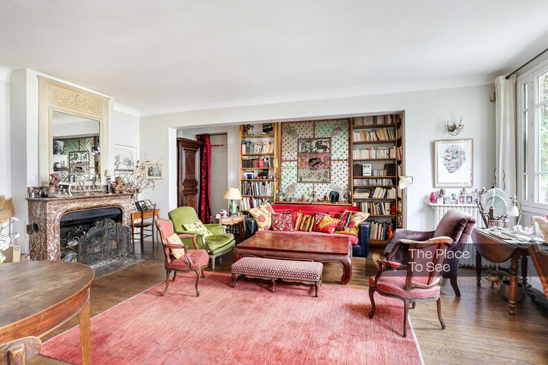 Maison de ville bohème au bout d'une allée pavée