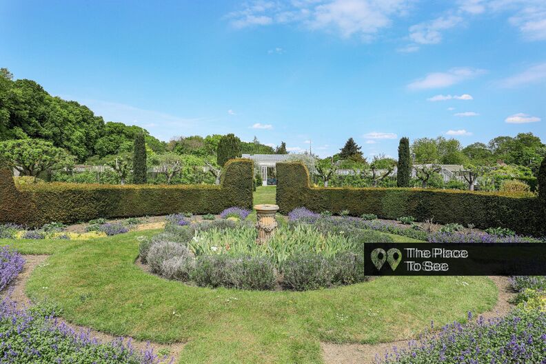 19th Century castle with medieval chapel and 17ha park 