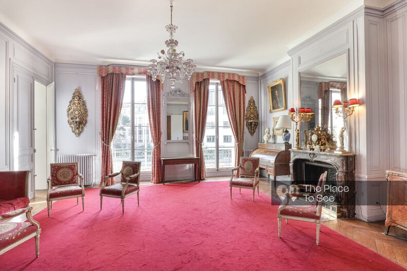 Parisian classic town house in its own juice