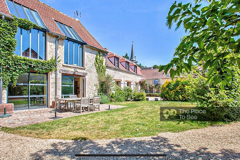 House where the charm of the old coexists with the contemporary
