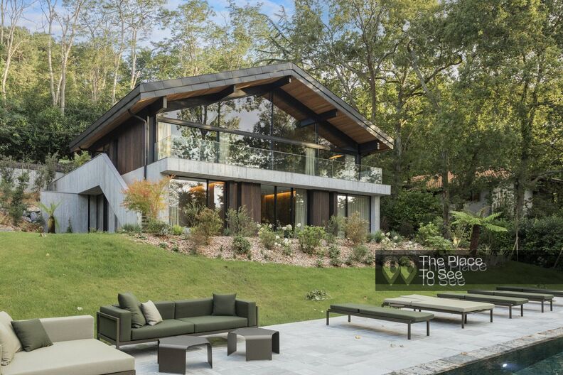 Superb architect-designed wood and concrete house on the edge of a lake