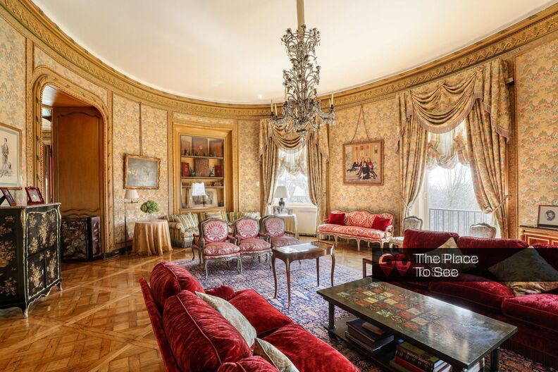 Incredible apartment in a 1930s building