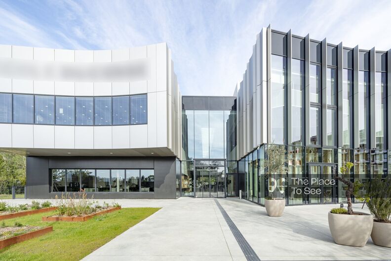 Hi-tech building of a cooking school with its restaurant