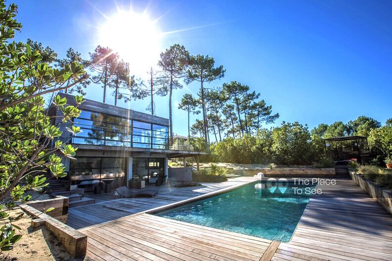 Contemporary house in the pines with swimming pool