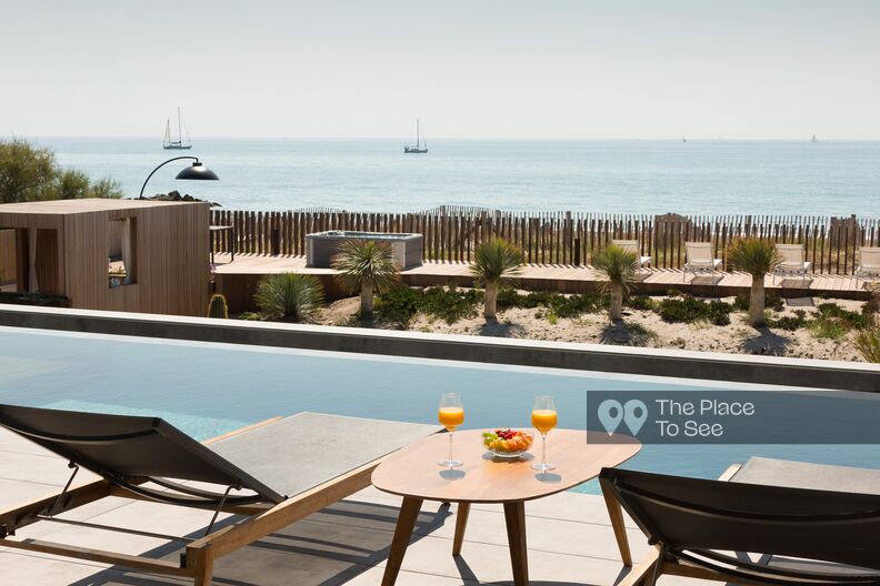 Villa with infinity pool and sea view