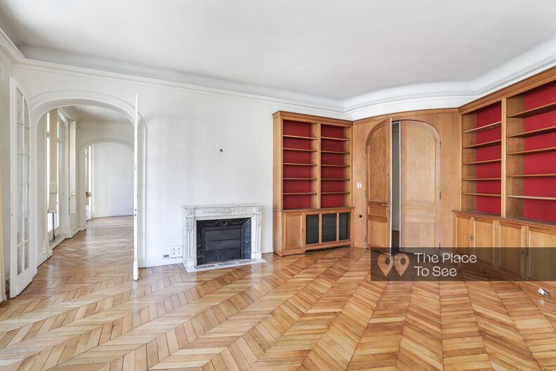 Empty Parisian Haussmann corner apartment