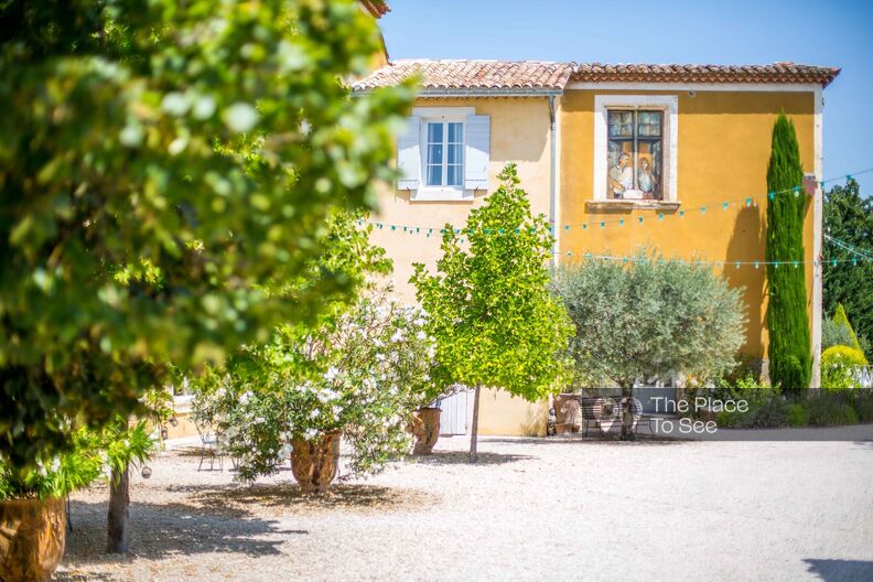 Domaine fleuri en Provence