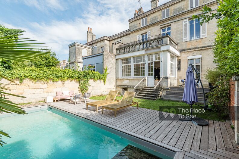 Hôtel particulier contemporain avec piscine dans le centre de Bordeaux