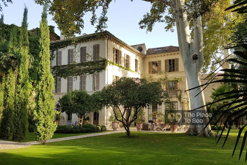 Hôtel particulier avec magnifique jardin privé