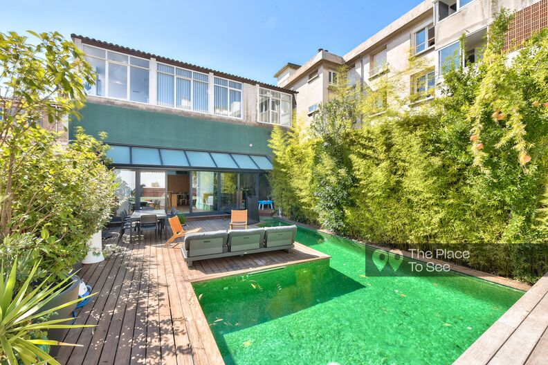 Very large loft with terrace and swimming pool in Marseille