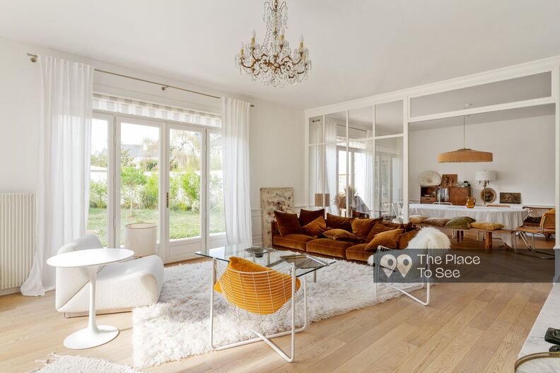 Family house with beautifully decorated garden and swimming pool