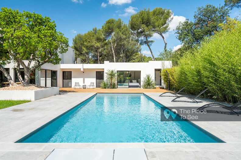 Californian house with exotic landscaped garden