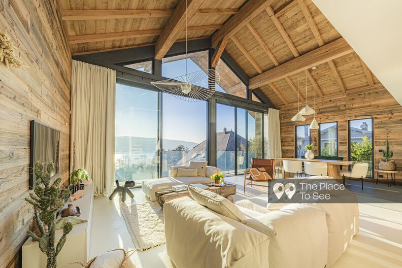 Contemporary chalet with lake view