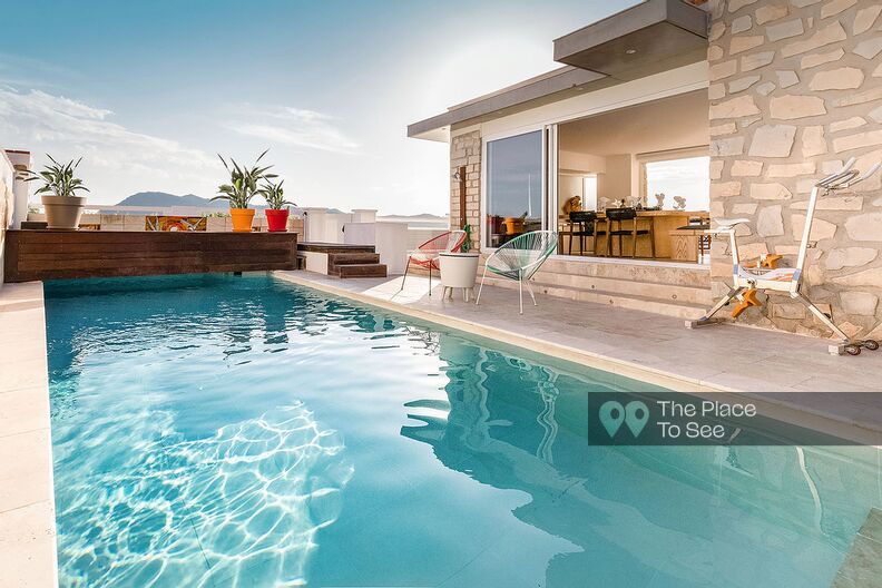 Villa face à la mer avec piscine