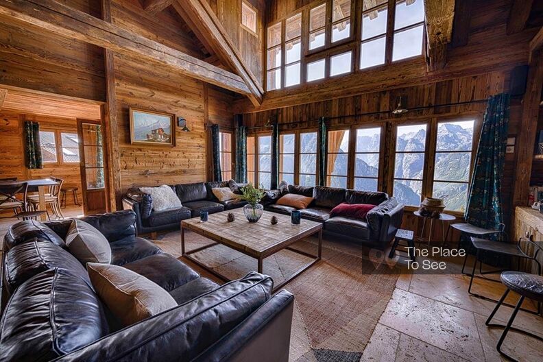 Upscale and authentic chalet on the edge of the ski slopes