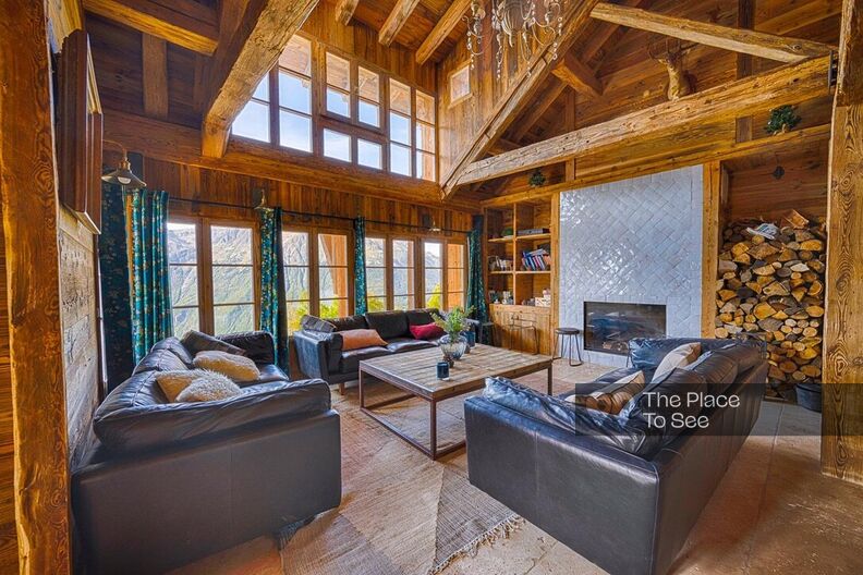 Upscale and authentic chalet on the edge of the ski slopes