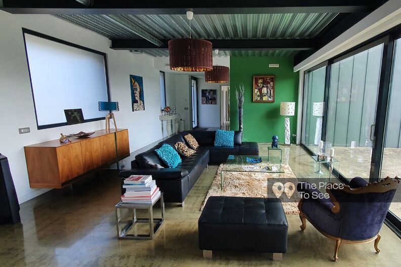Maison en pierre avec extension moderne