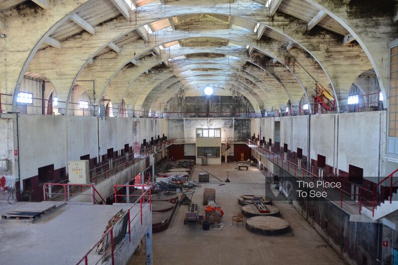 Hangar viticole brut et patiné