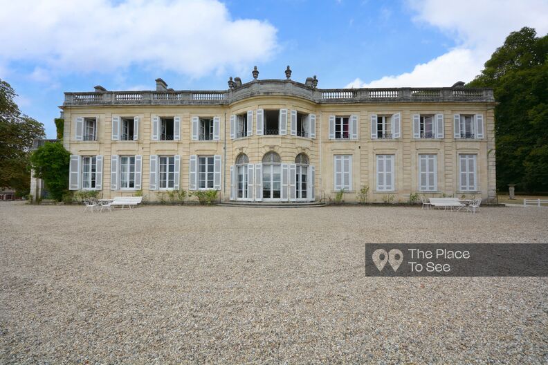 Classic and luxury castle and vaulted cellar