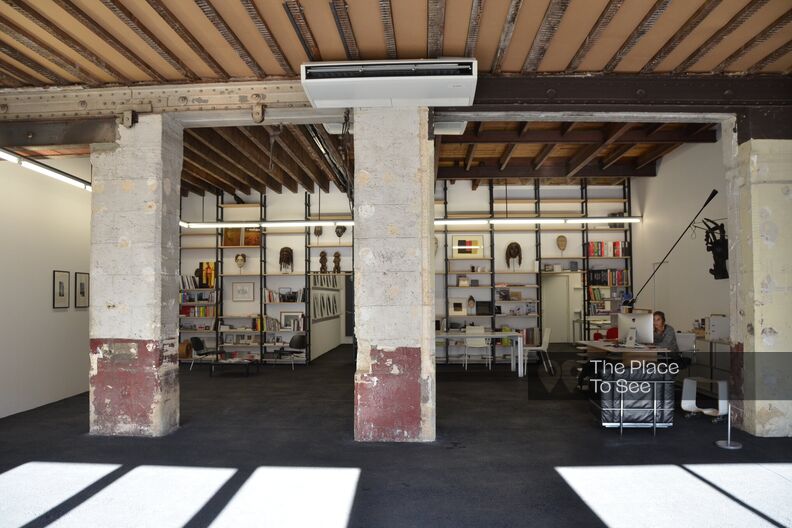 Raw loft gallery in Bordeaux