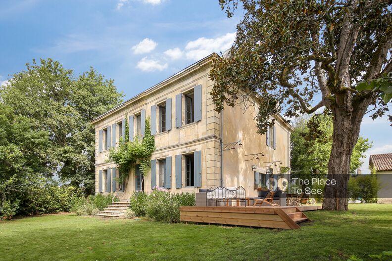 Charming Mansion near Bordeaux with swimming pool and garden