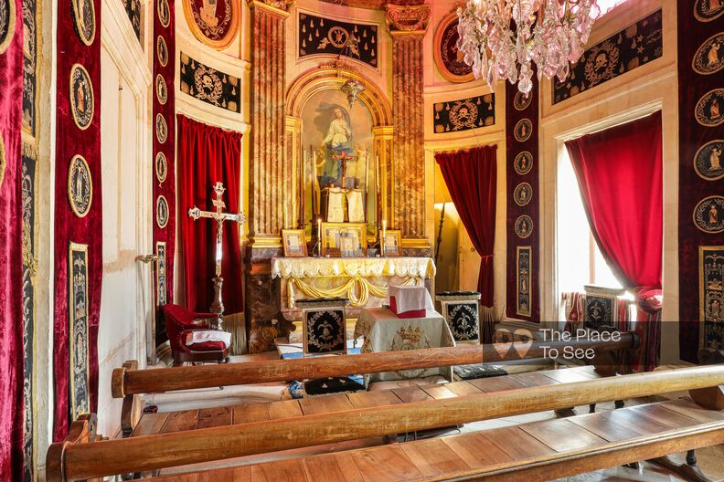 Incredible 17th century castle with gardens and fountains