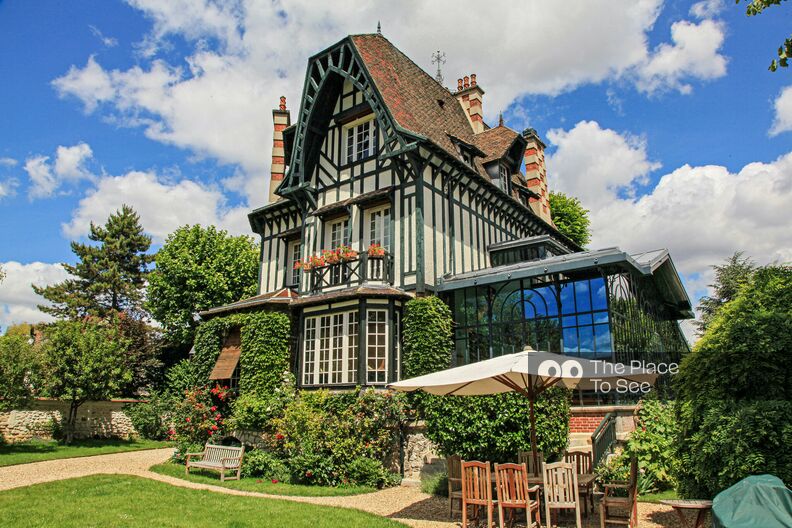 Anglo-Norman manor house with winter garden