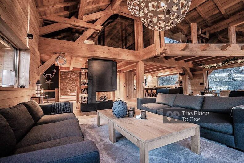 Large chalet with spectacular mountain views