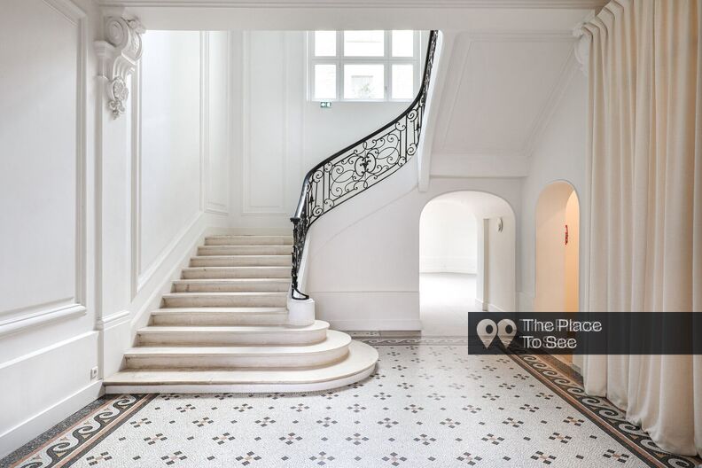 Elegant classic and contemporary private mansion