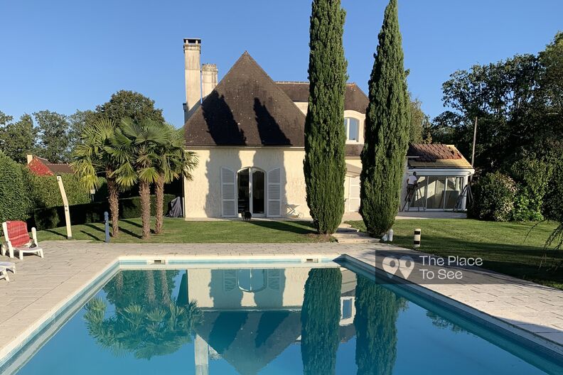 Renovated 70s house with swimming pool