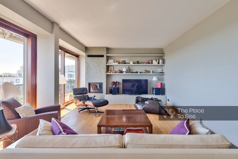 Contemporary apartment with view of Paris