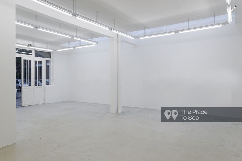 Gallery with a raw concrete wall