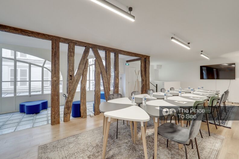 Meeting rooms in a Parisian courtyard