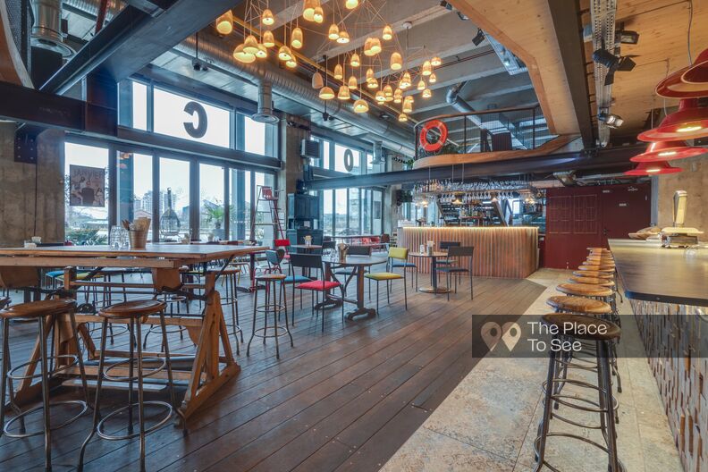 Industrial restaurant with a guinguette atmosphere