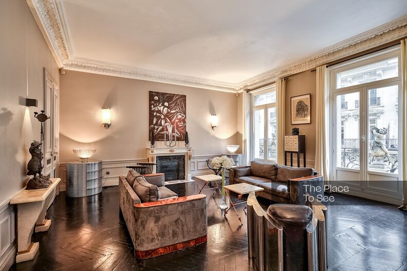 Haussmannian apartment with modern decor