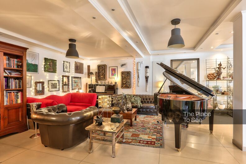 Loft with large open kitchen