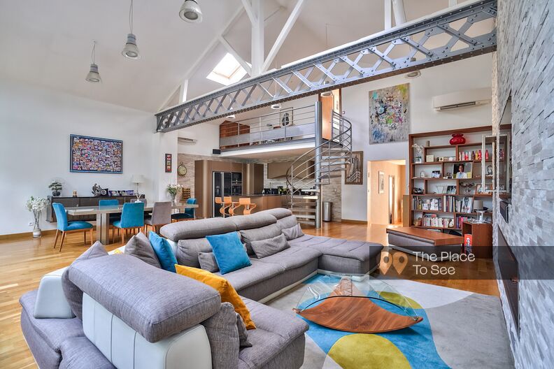 Industrial loft with winter garden