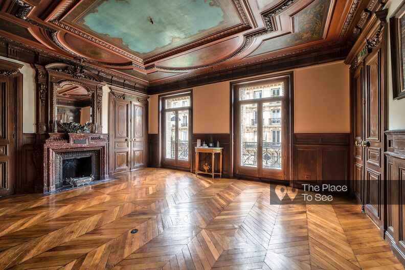 Empty Second Empire apartment