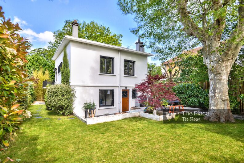 Modernist villa from the 60s completely renovated
