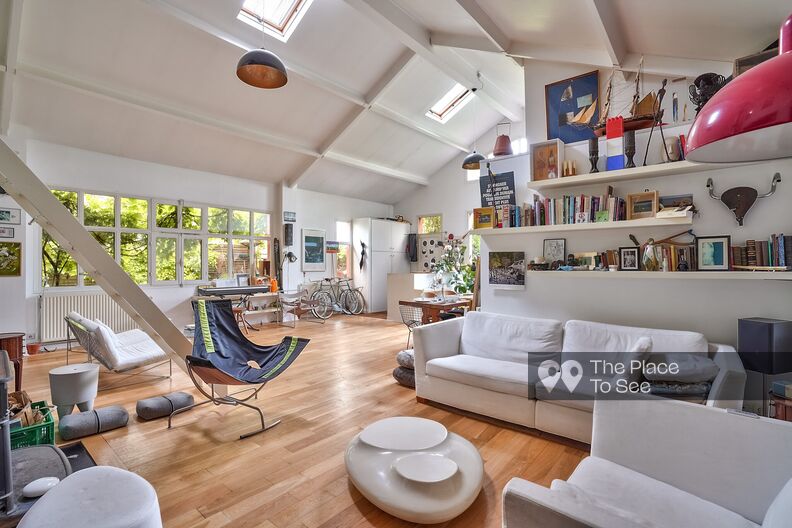Loft with large bright living room with bay windows