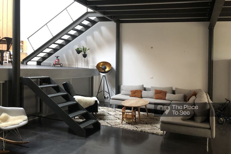 Wood and metal loft in Bordeaux