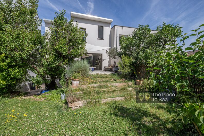 Architect renovated family home with concrete floor