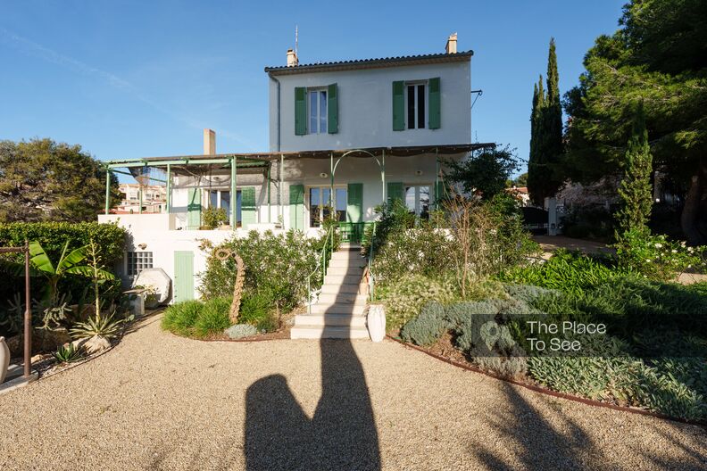 Old renovated fishermen's house in the heart of a village