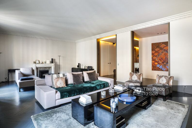Luxurious and warm Haussmannian apartment