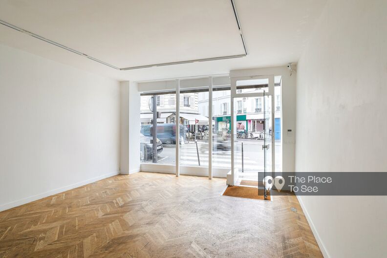 Empty Parisian showroom and gallery in the heart of the Marais